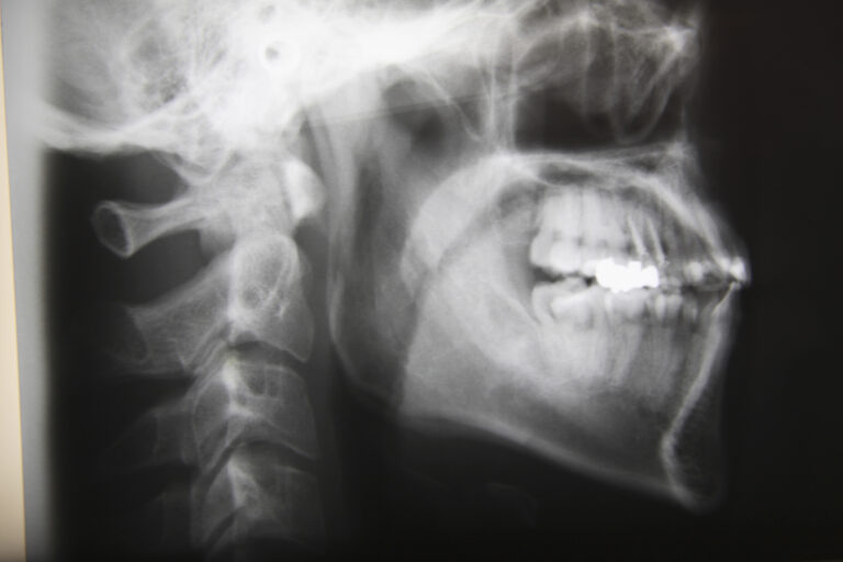 高い技術と豊富な経験を持つ歯科医師